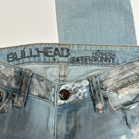 NWOT Bullhead Hermosa Super Skinny Jeans, distressed w/a bit of colors, stylish! - Picture 5 of 6